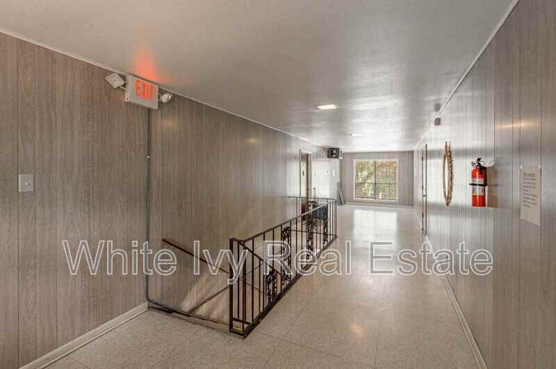 818 University Ave #7 - Photo 7 of 25