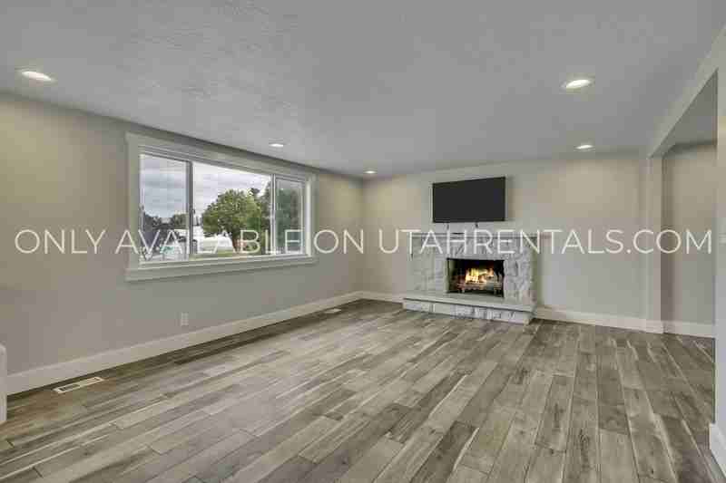 336 E Rena Ave - Photo 5 of 30