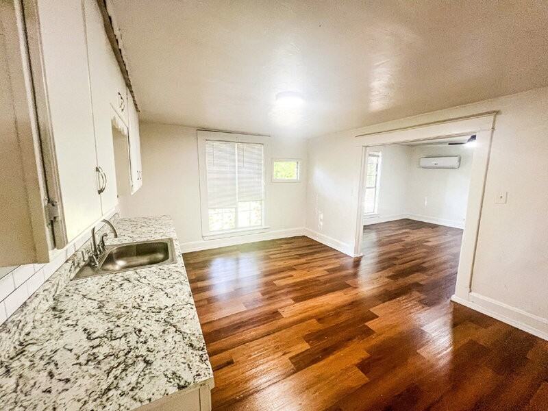 307 S Rosehill Ave - Photo 3 of 17