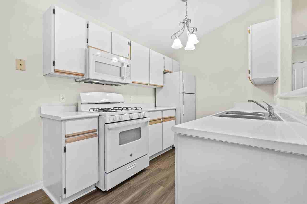 Oasis at InverWest *EPM* - Photo 2 of 42