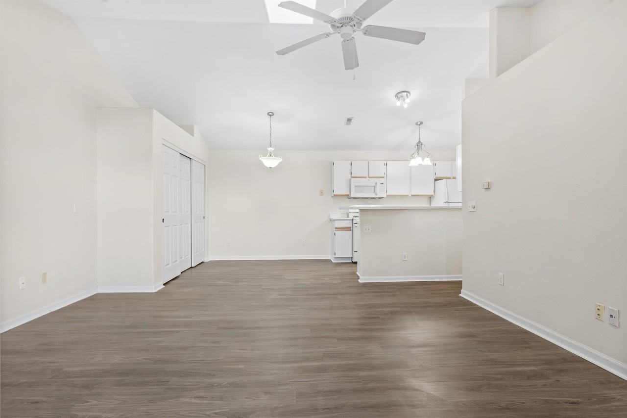 Oasis at InverWest *EPM* - Photo 5 of 42