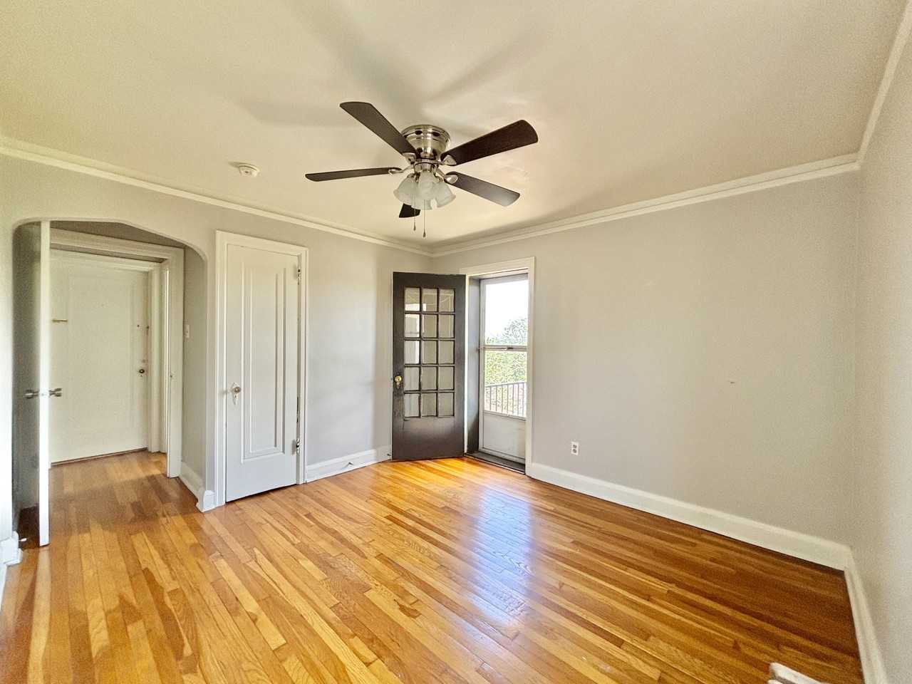 BROADWAY -- 195 - Photo 2 of 11