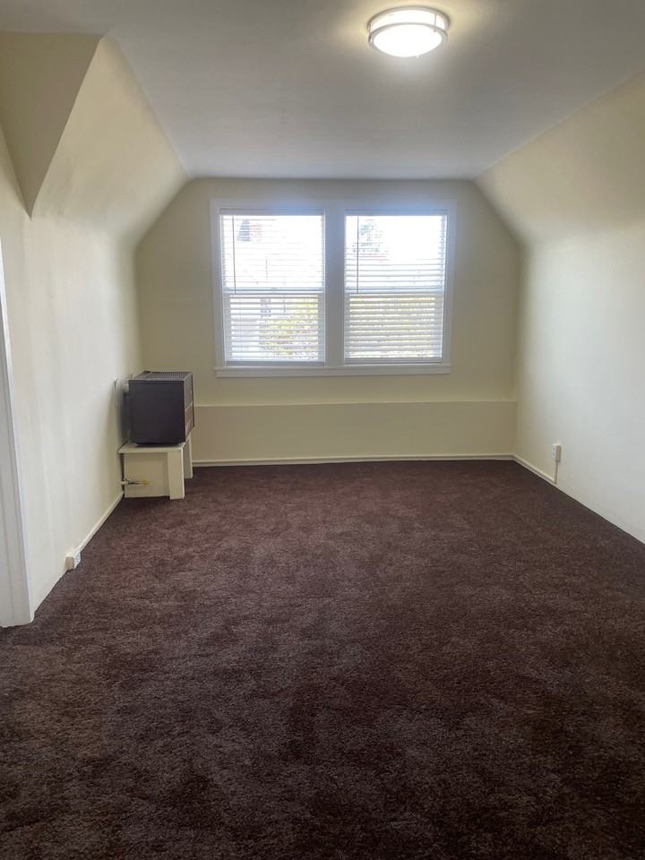 1746 10th Ave - Photo 2 of 7