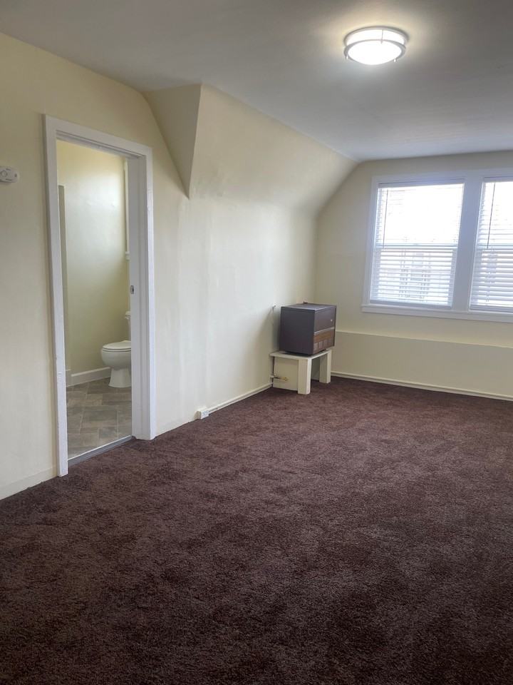 1746 10th Ave - Photo 3 of 7