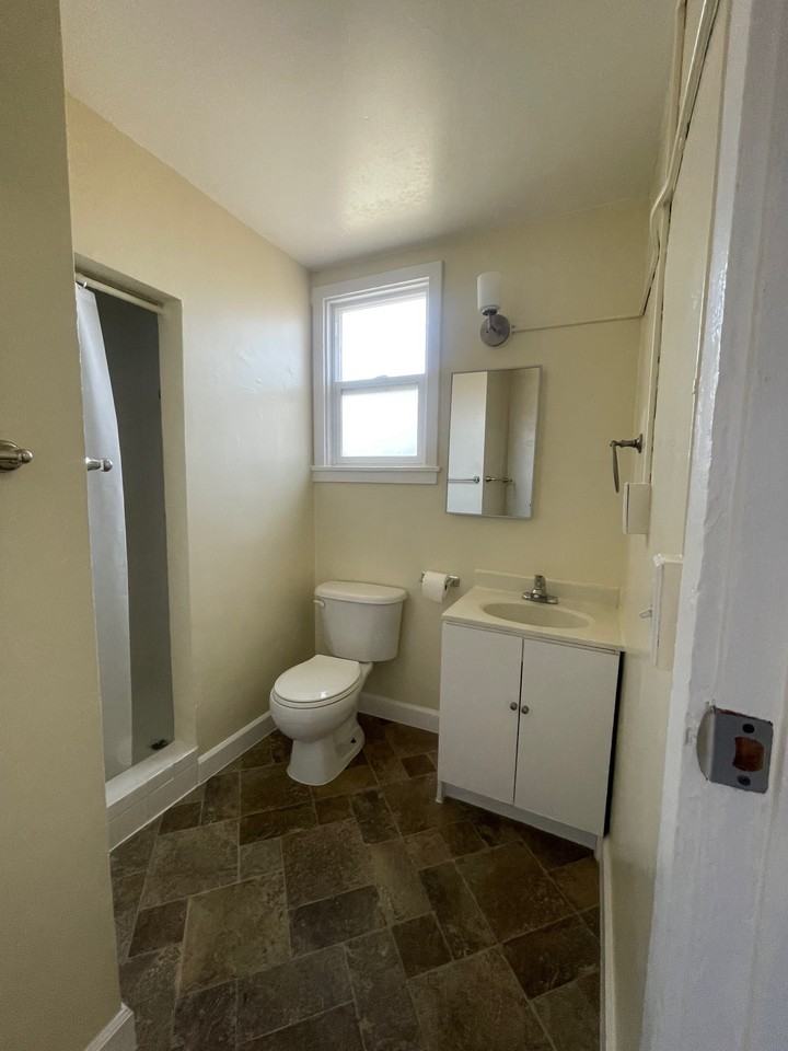 1746 10th Ave - Photo 4 of 7