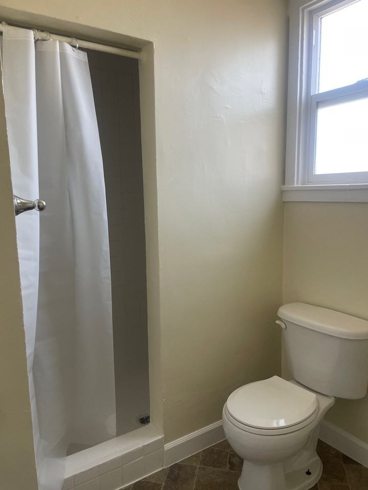 1746 10th Ave - Photo 5 of 7