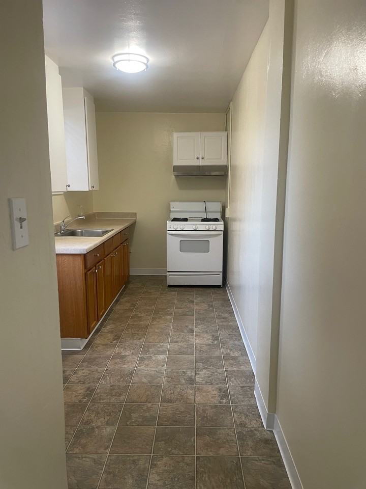 1746 10th Ave - Photo 6 of 7