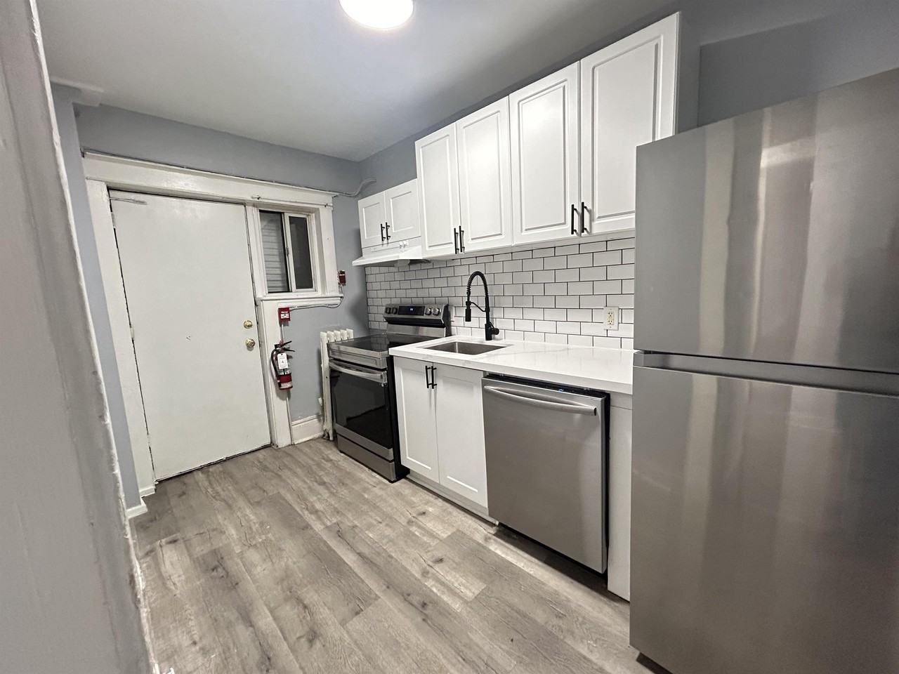 831 Main Street East/128 Carrick Ave L8M 1L6 - Photo 2 of 43