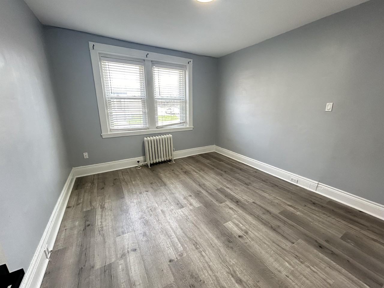 831 Main Street East/128 Carrick Ave L8M 1L6 - Photo 6 of 43