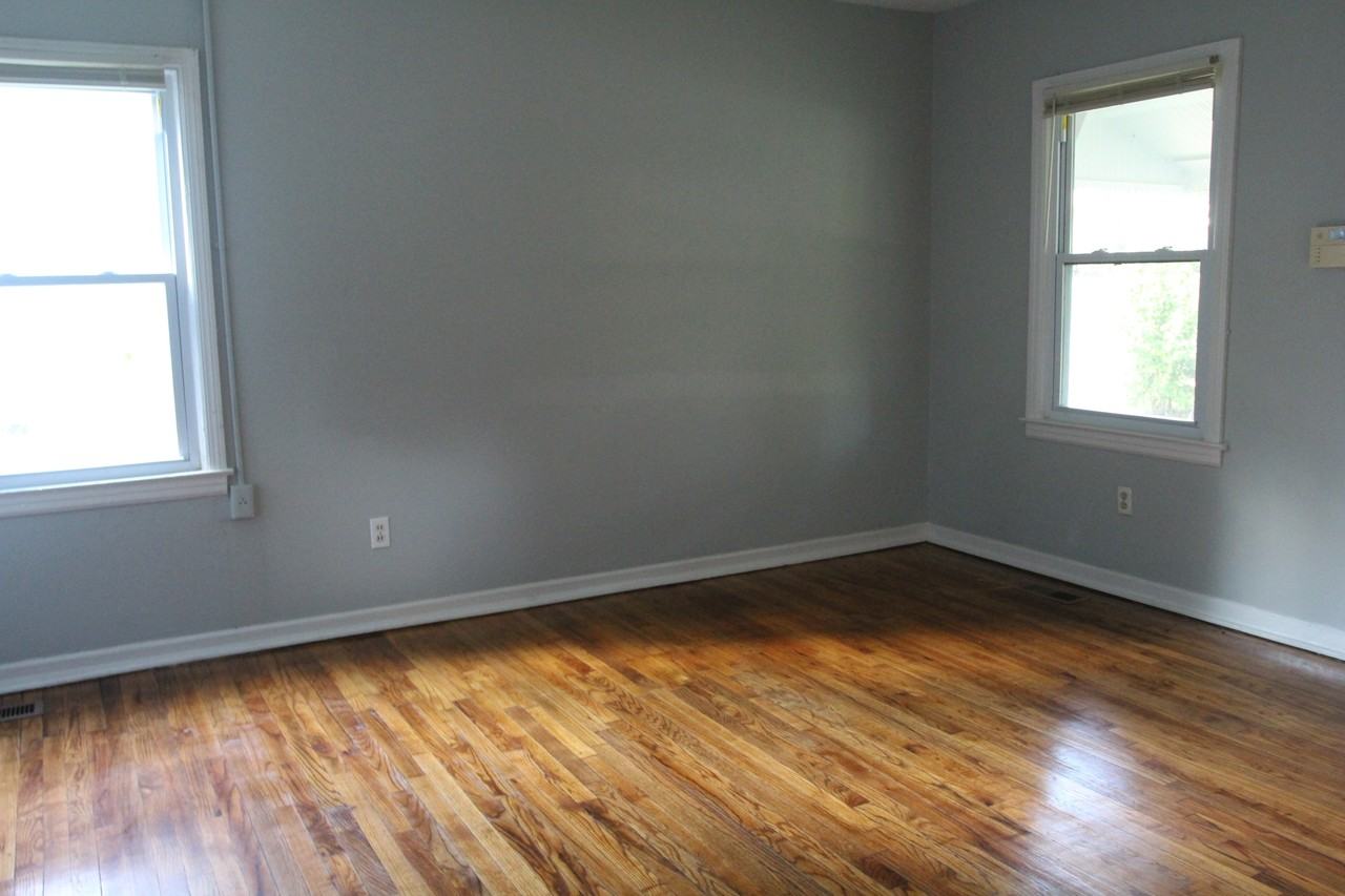 Maple Street 604 South - Photo 2 of 7