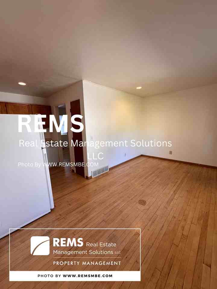 500 7th Street - Photo 2 of 7