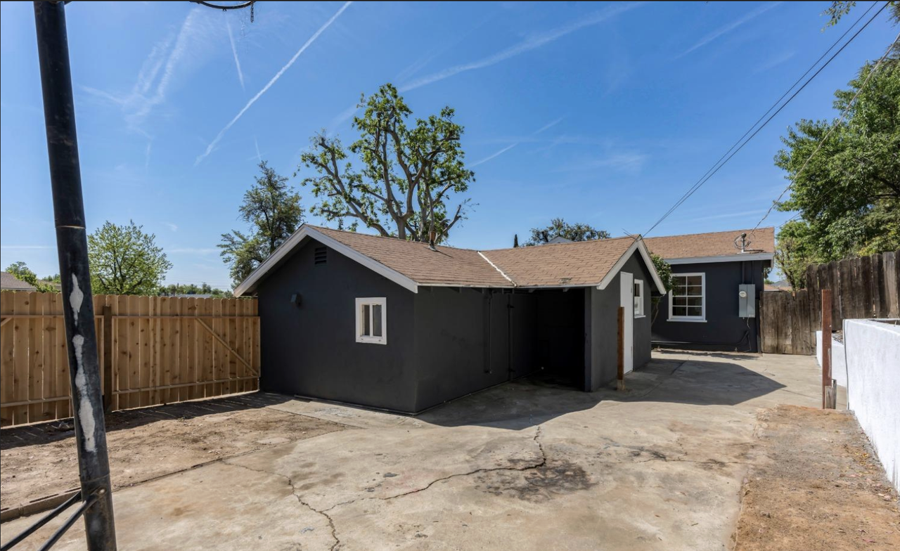 2800 Skyline Boulevard - Photo 2 of 14