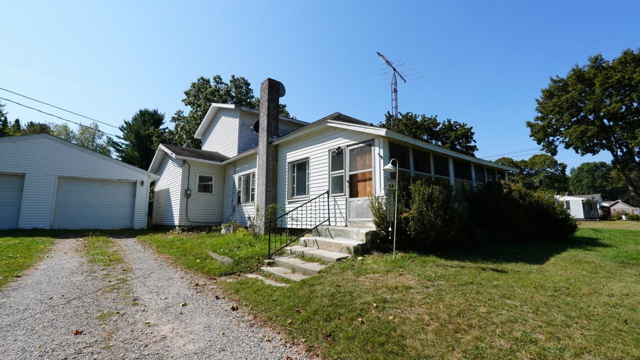 Montgomery E St 16 - Photo 3 of 19