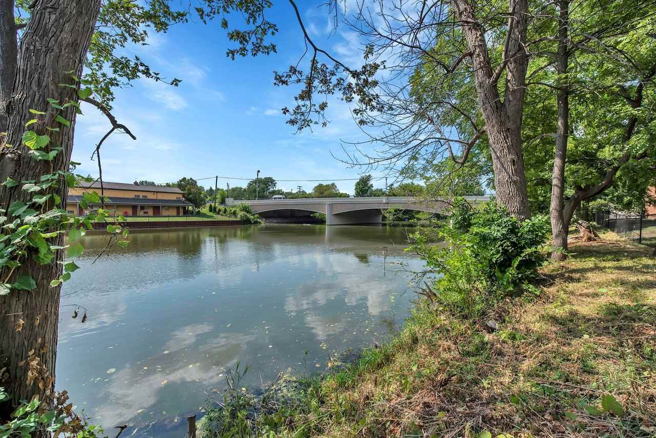 825 Clinton River Drive - Photo 4 of 41