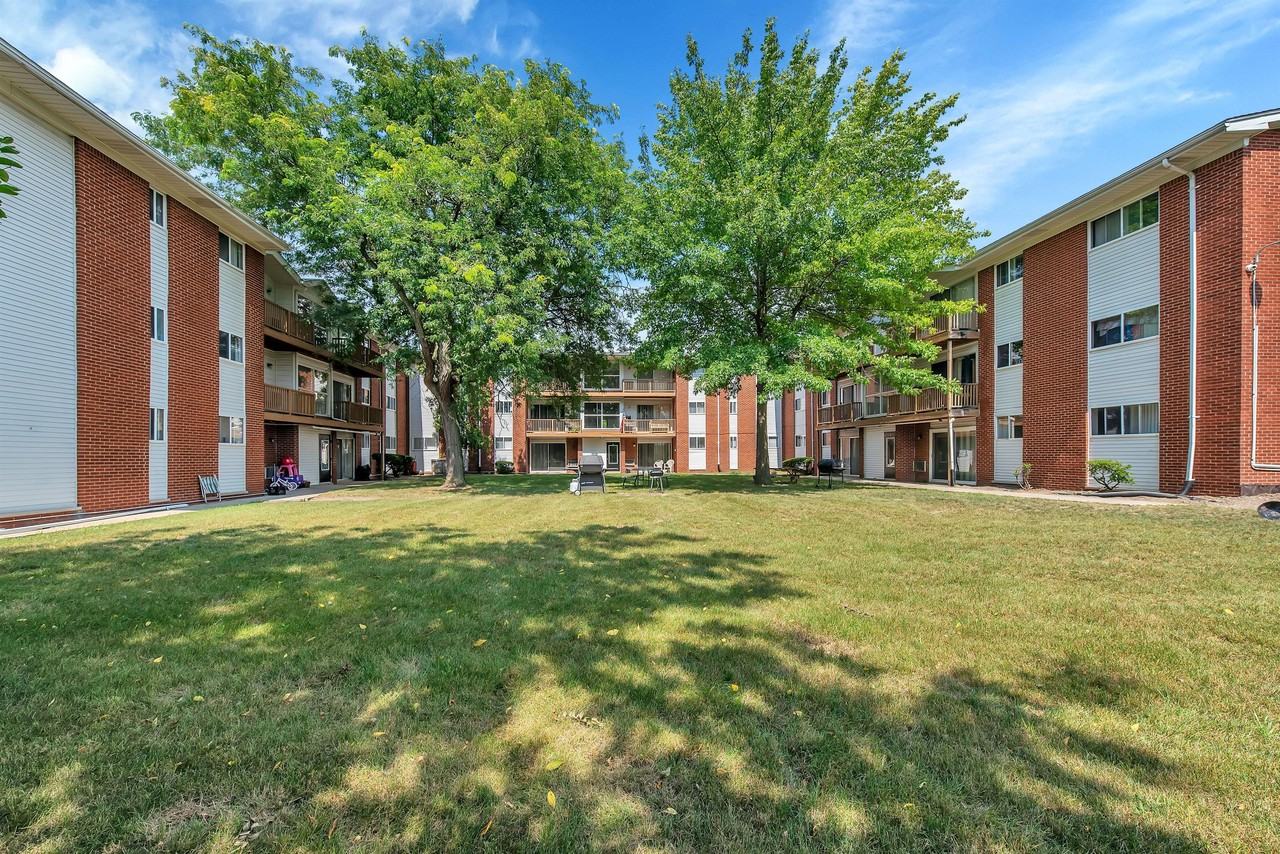 825 Clinton River Drive - Photo 5 of 41