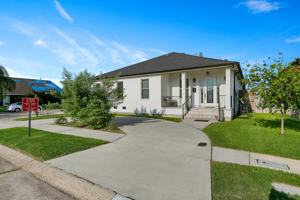 featured image of 114 Gelpi Ave