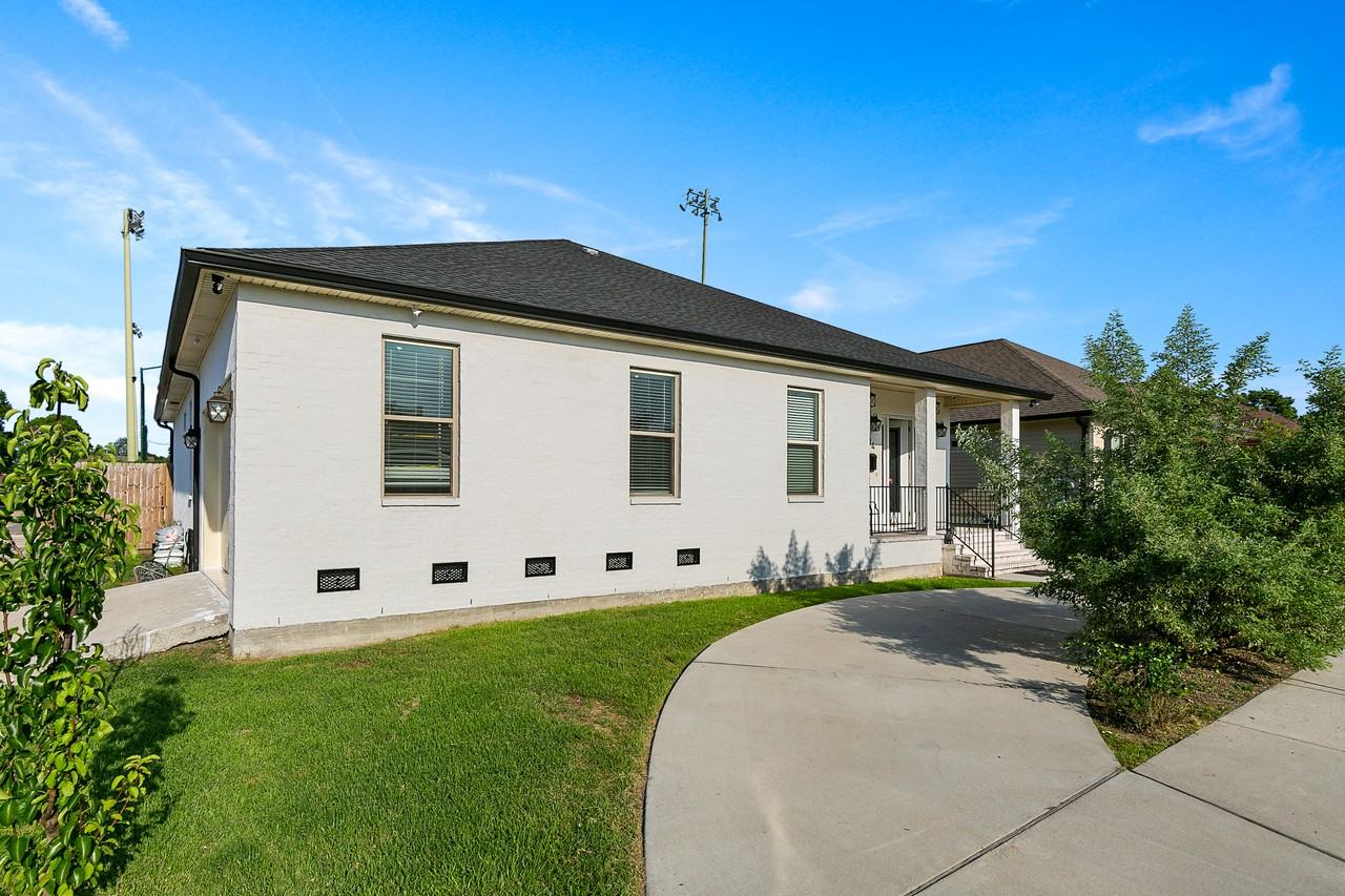 114 Gelpi Avenue - Photo 2 of 10