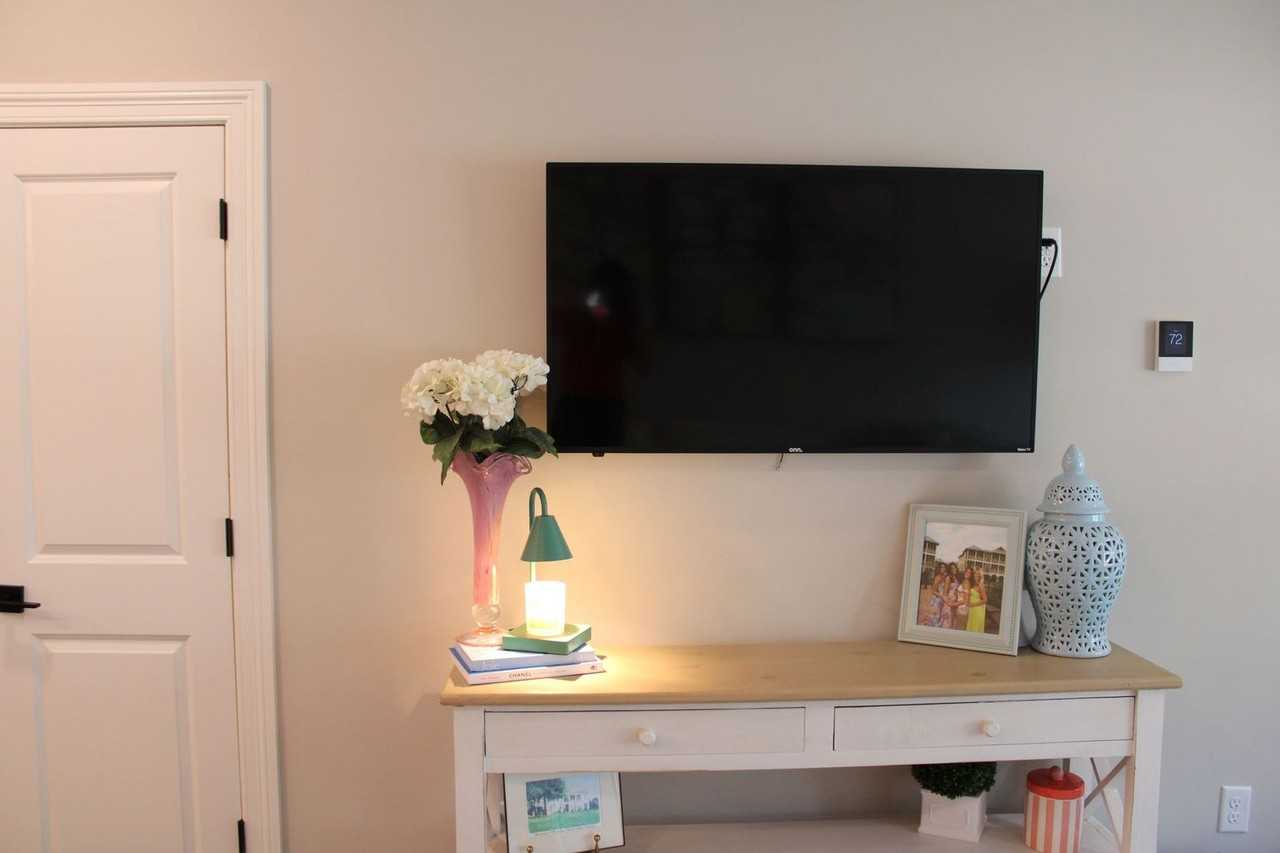 1203 Ivy Rd #L - Photo 5 of 34