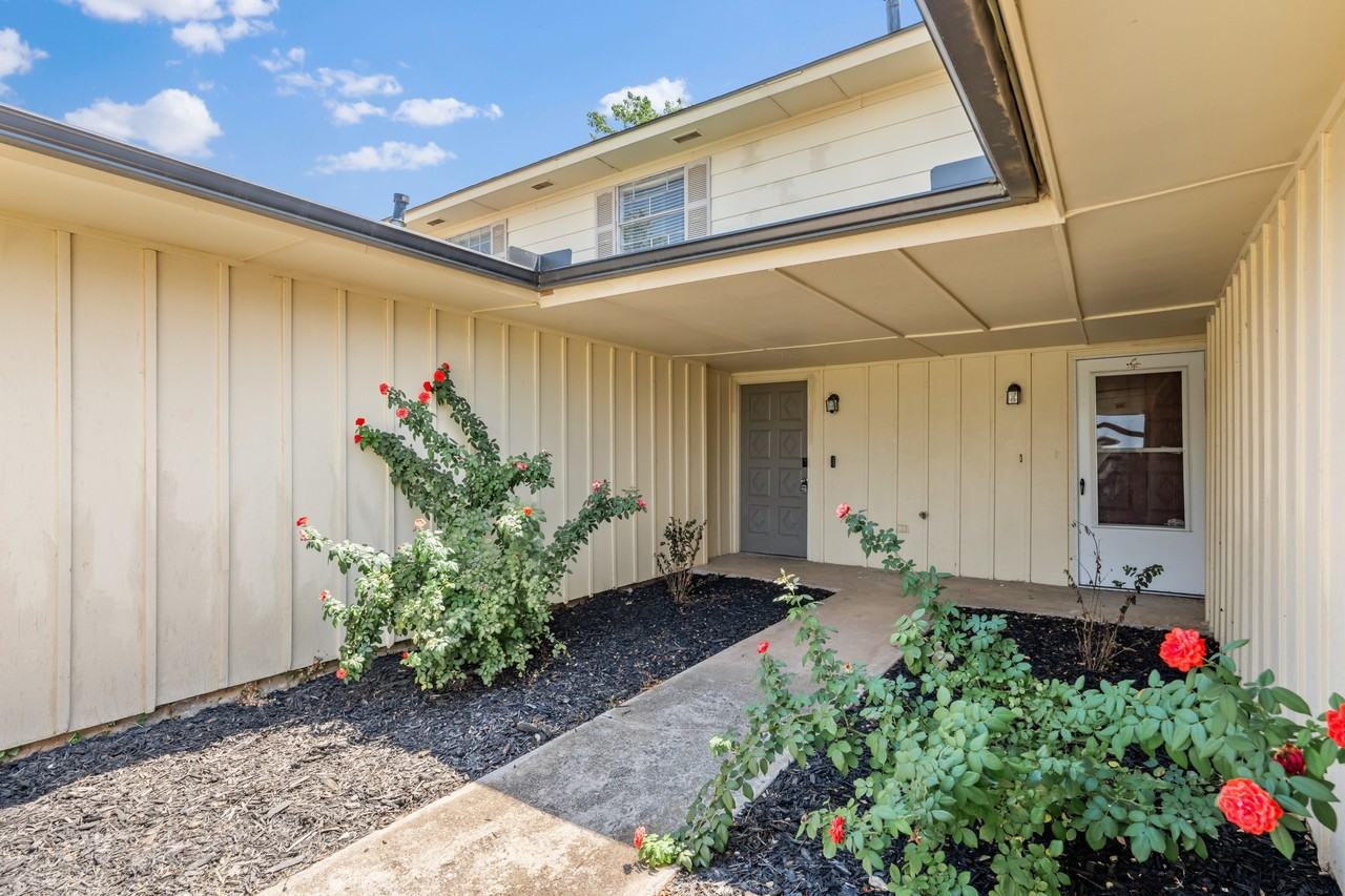 8406 Candlewood Drive - Photo 6 of 23