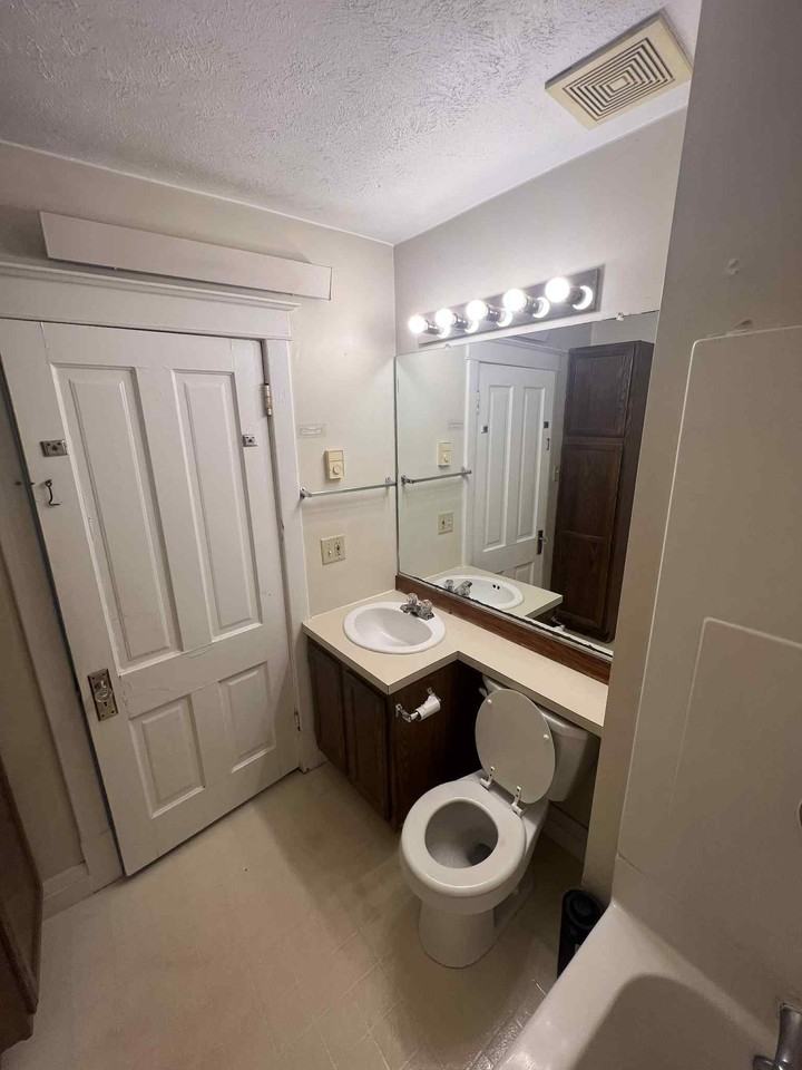 311 1st Street Northwest - Photo 4 of 11