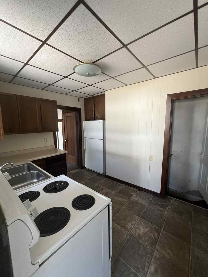 311 1st Street Northwest - Photo 6 of 11