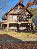 featured image of 662 W 9th St