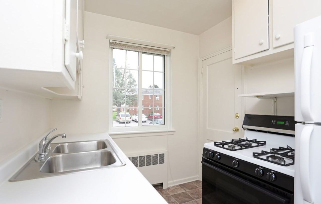 Franklin Court Apartments - Photo 7 of 13