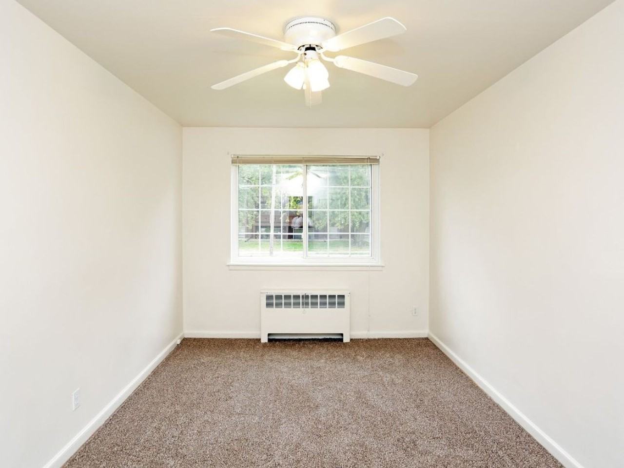 Franklin Court Apartments - Photo 6 of 13