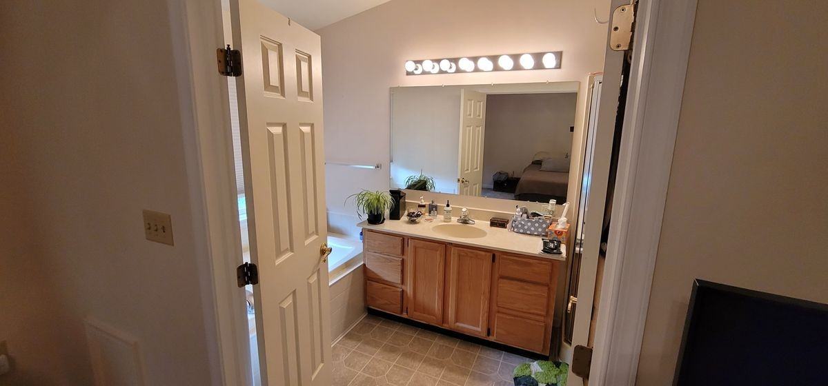 1383 Lindsay Ln - Photo 3 of 10