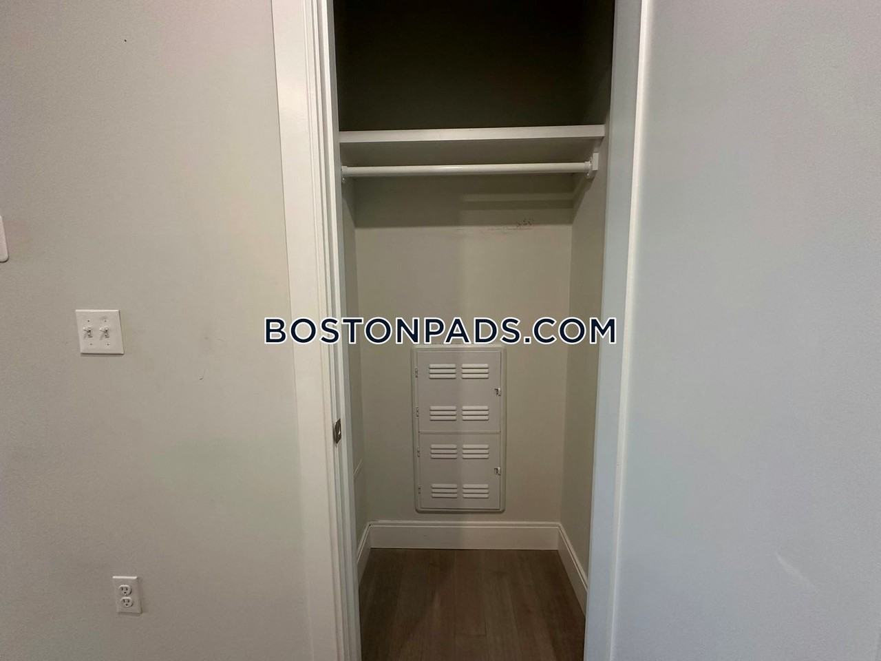 ONE52 - Luxury Apartments - Photo 4 of 37