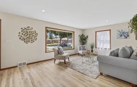 3833 S 58th St - Photo 2 of 15