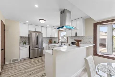 3833 S 58th St - Photo 5 of 15