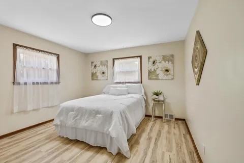 3833 S 58th St - Photo 7 of 15