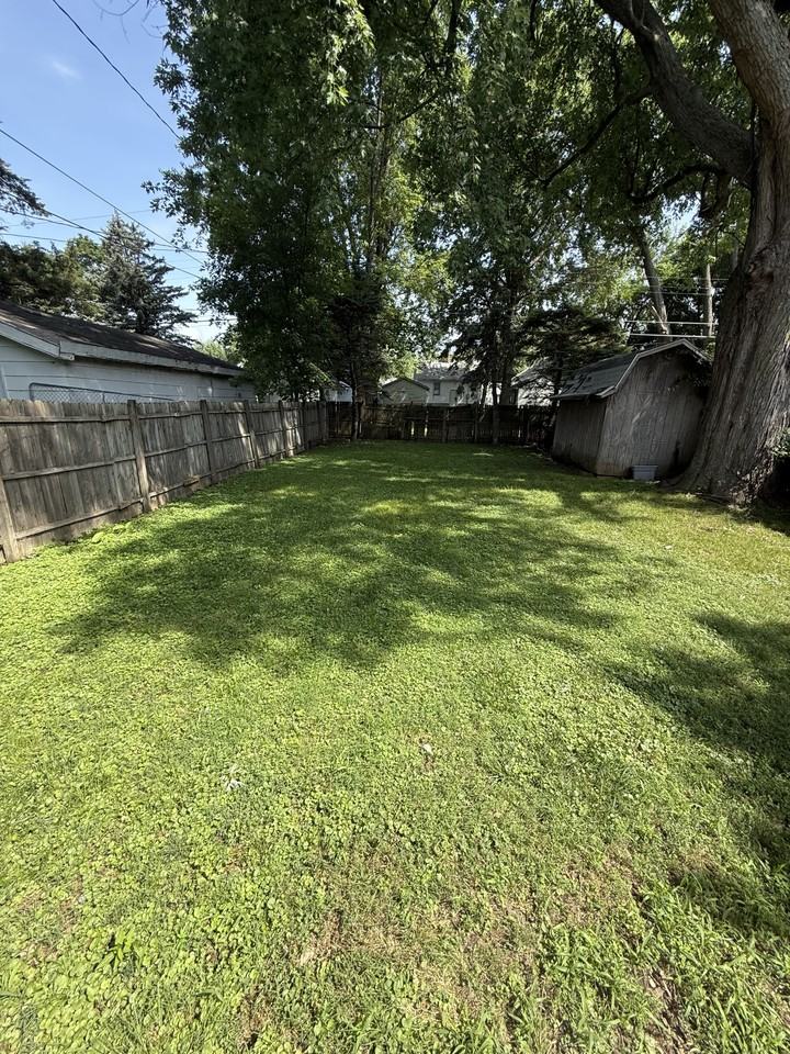 1604 E Hickory St - Photo 3 of 19