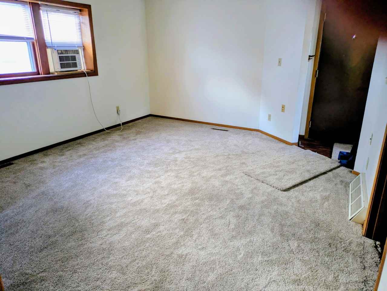 1426 East 17th Street - Photo 5 of 16