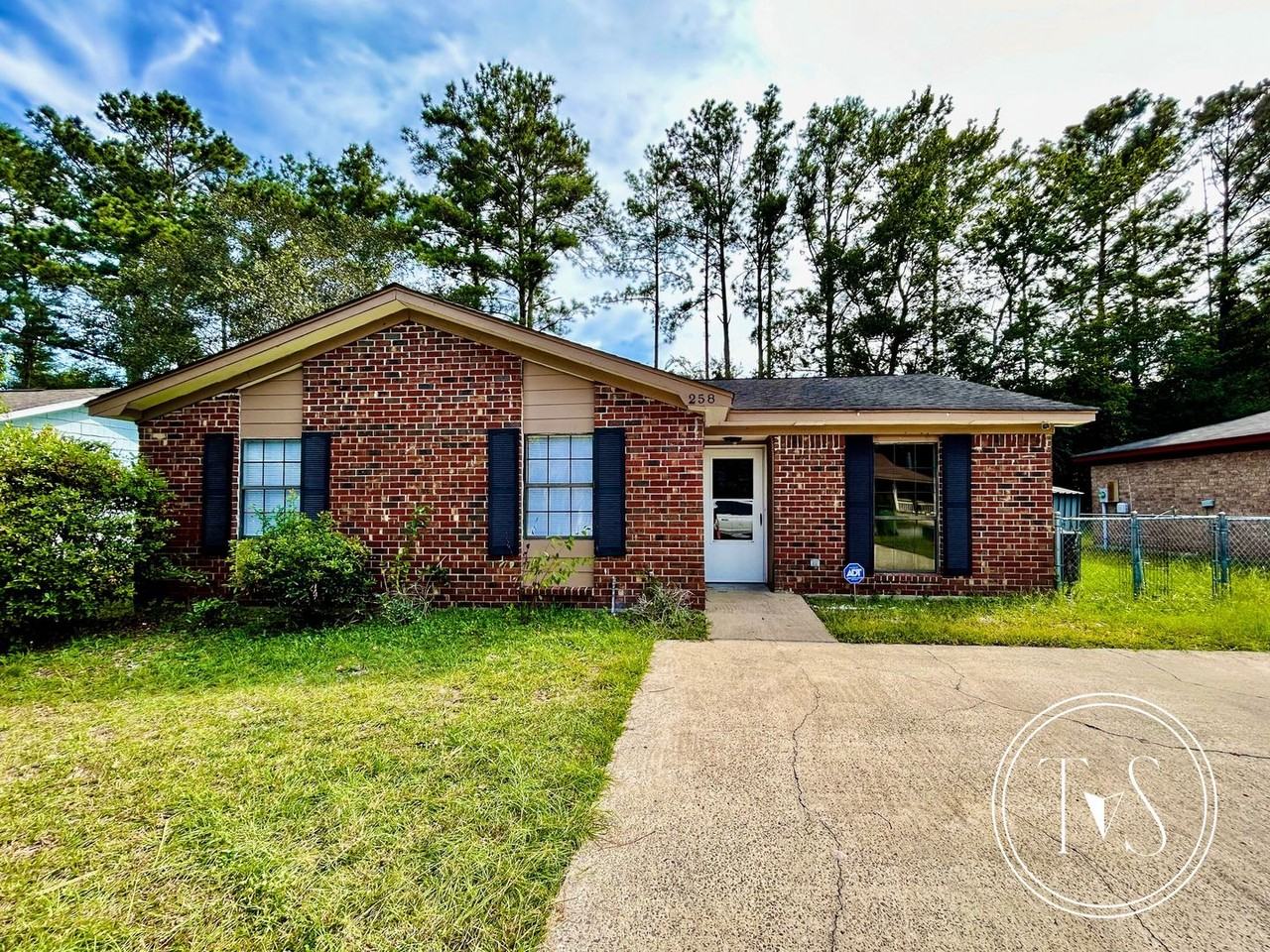 258 Garden Cir - Photo 2 of 17