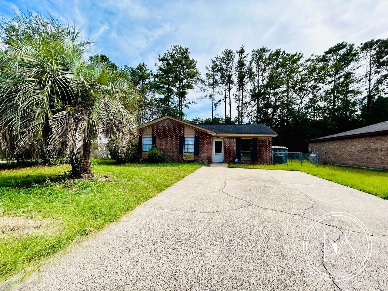 258 Garden Cir - Photo 3 of 17