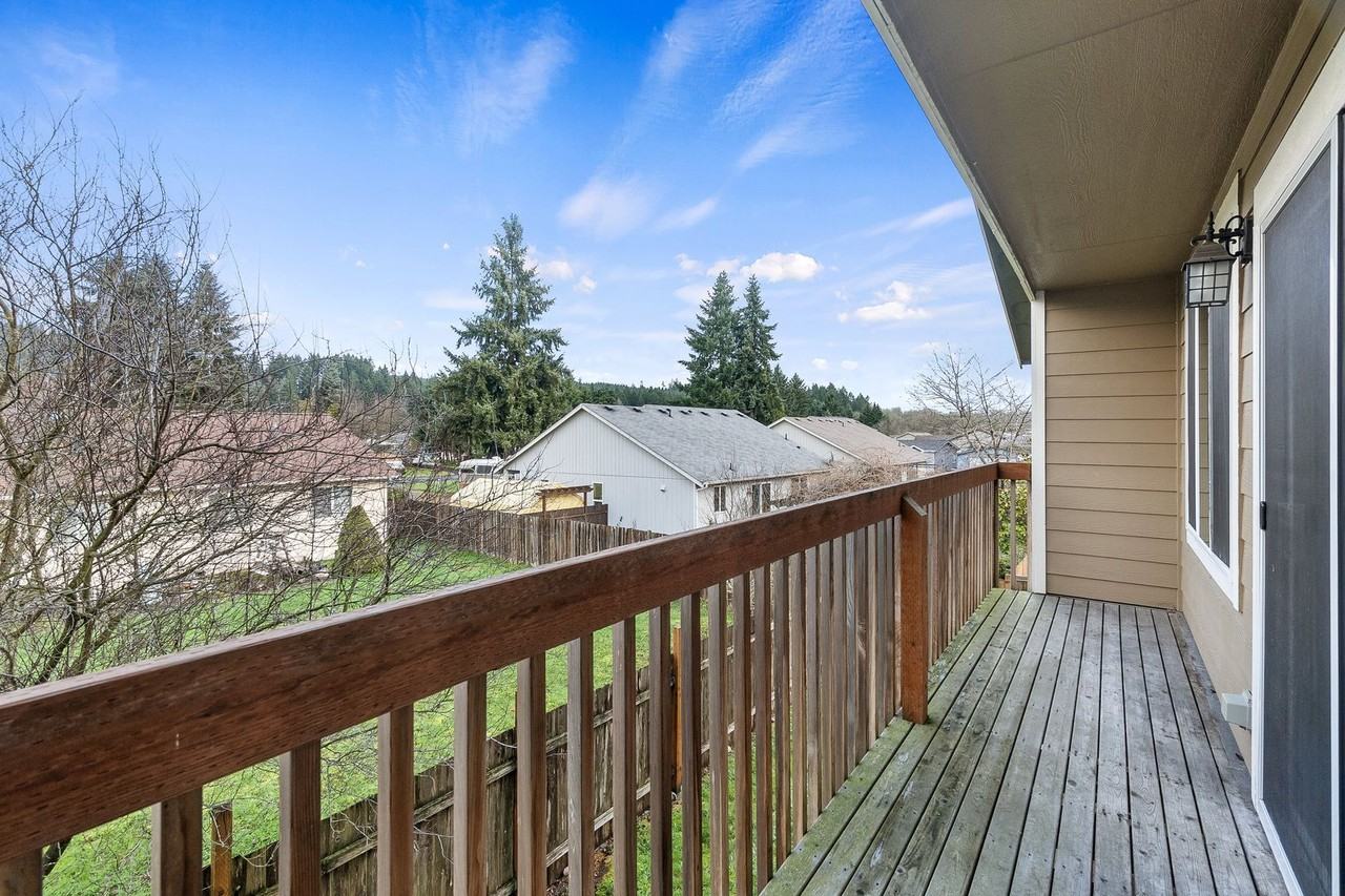 804 Sussex Ave E - Photo 3 of 26