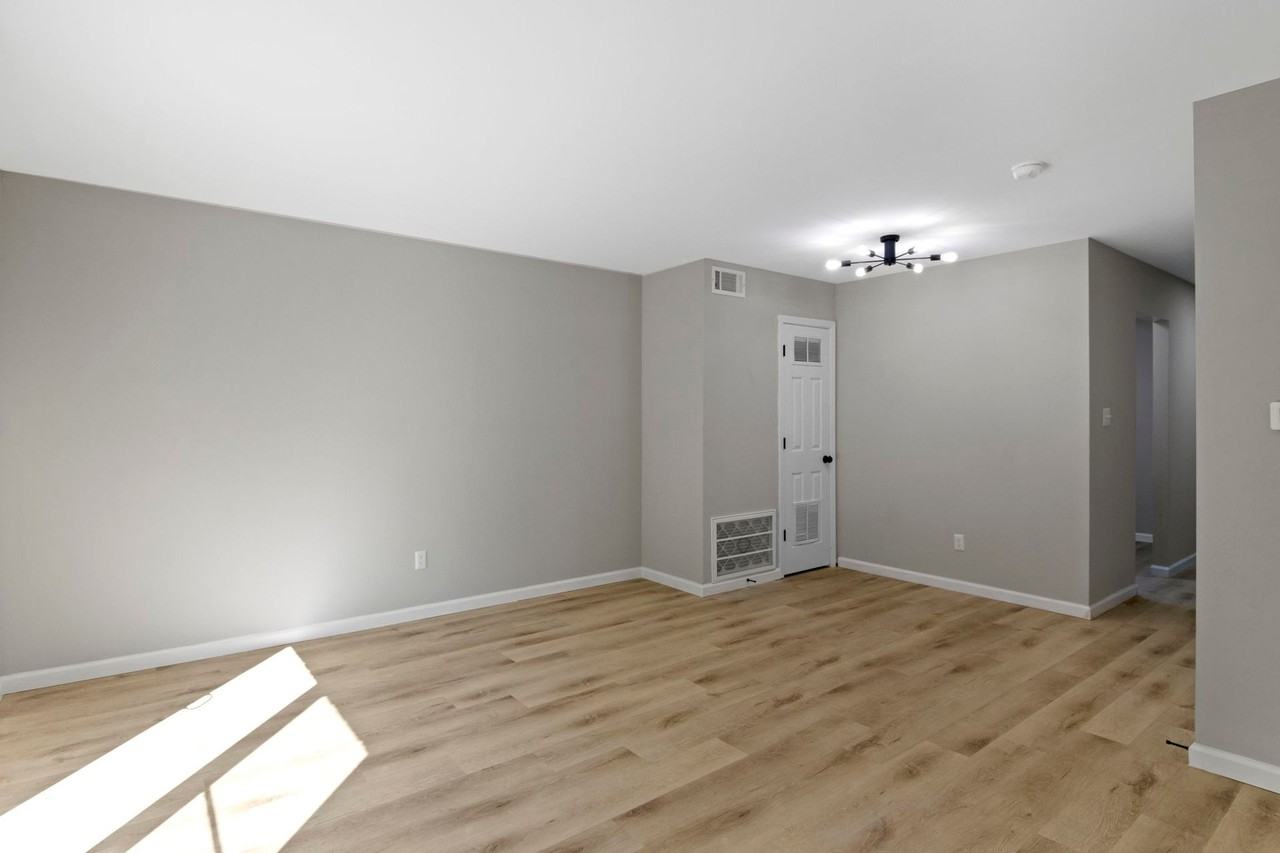 The Riverside Apartment Homes - Photo 5 of 38