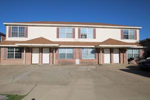 featured image of 2809 Leroy Cir Apt B #Apt B