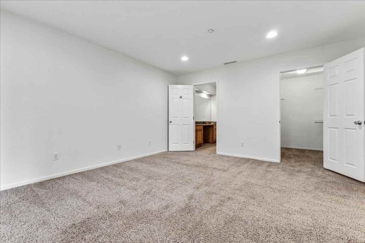 3136 Lake Dr - Photo 4 of 24