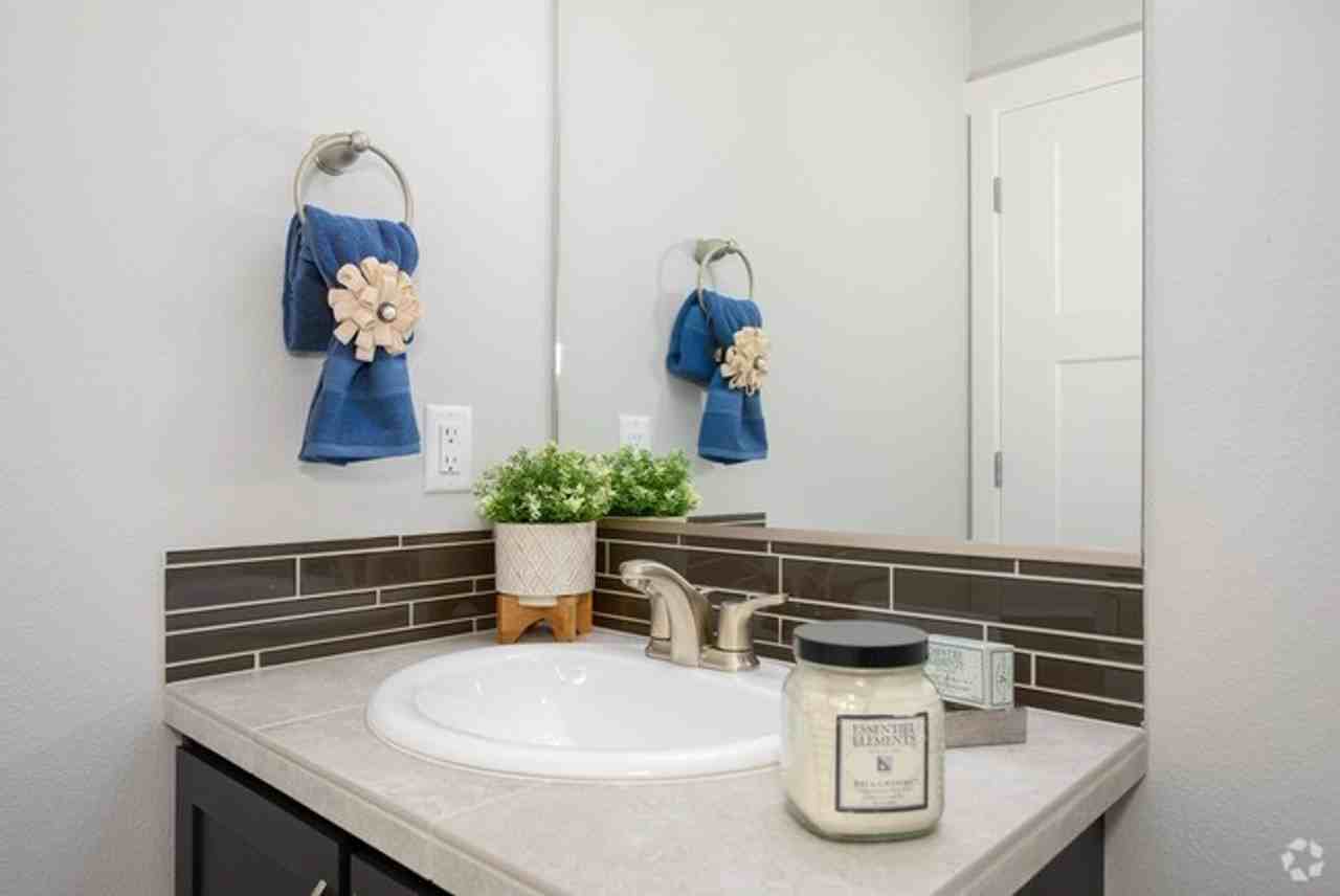 14615 NE Rose Parkway - Photo 4 of 46