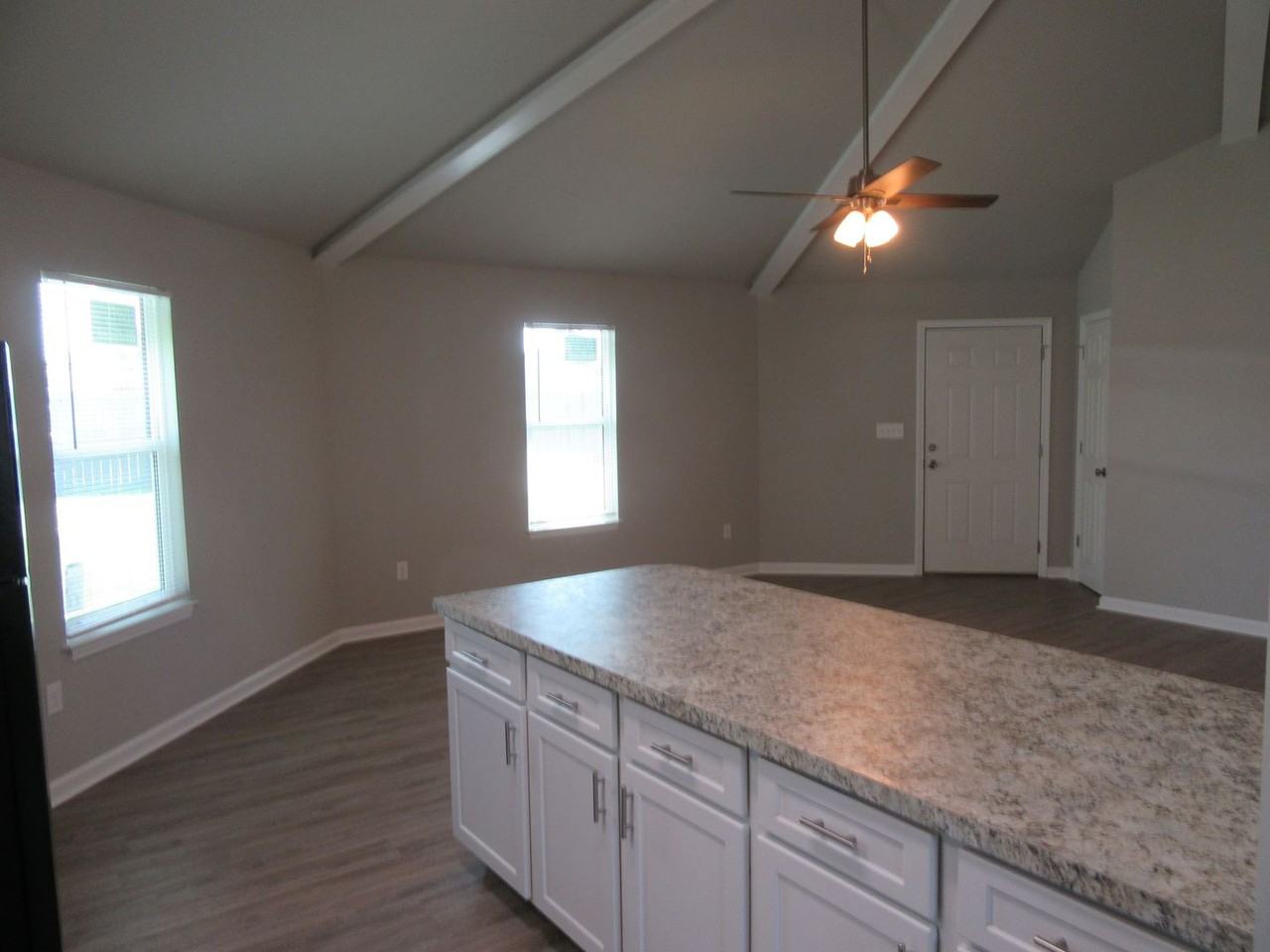 1300 Grace Ave Apt D - Photo 3 of 15
