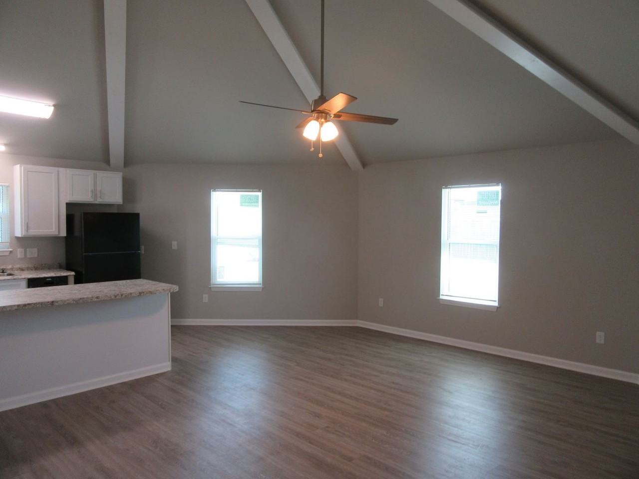 1300 Grace Ave Apt D - Photo 5 of 15