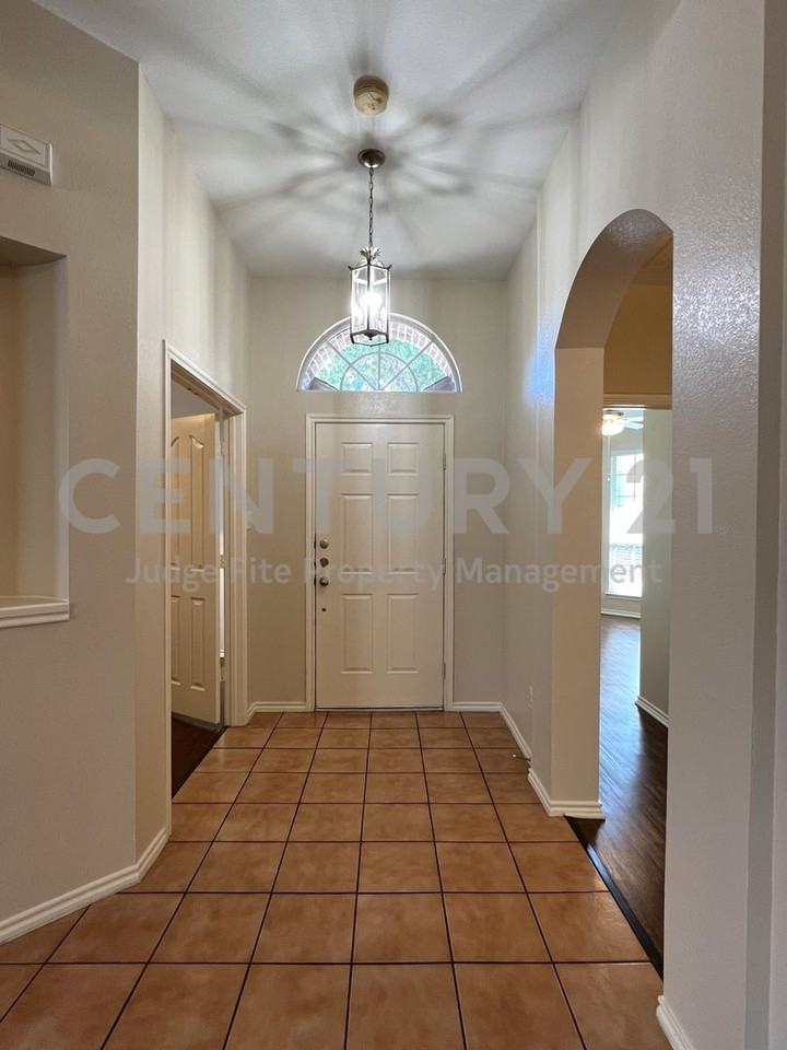 5009 Royal Burgess Dr - Photo 2 of 13