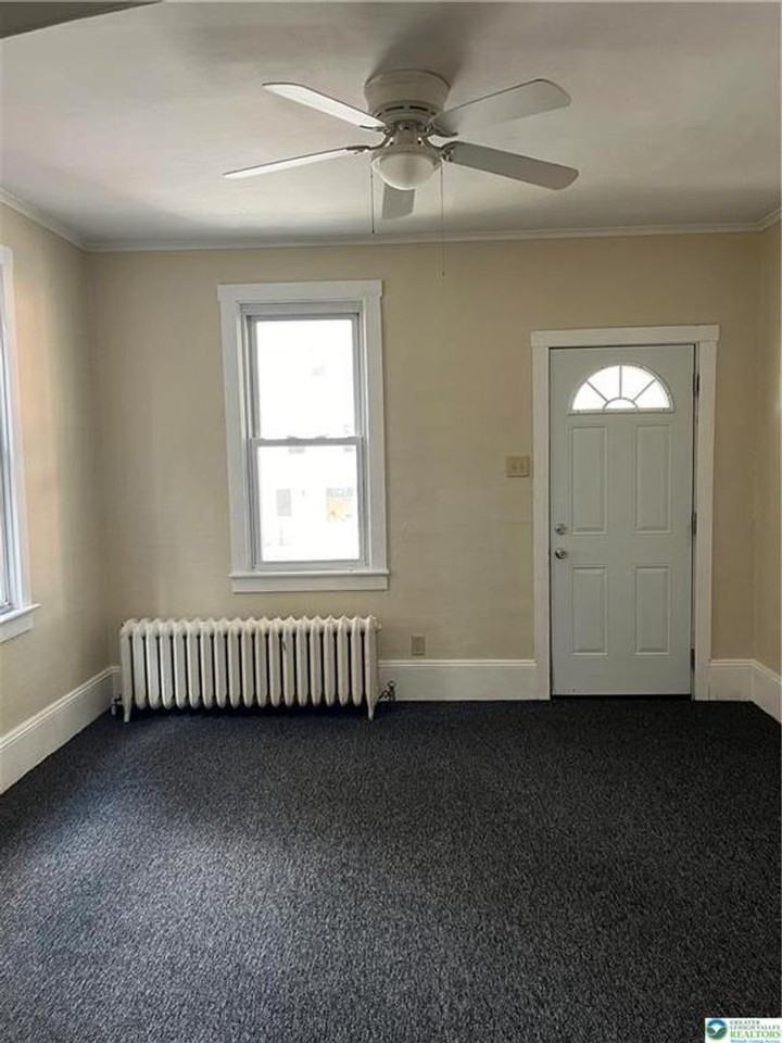 8 W Abbott St - Photo 2 of 17