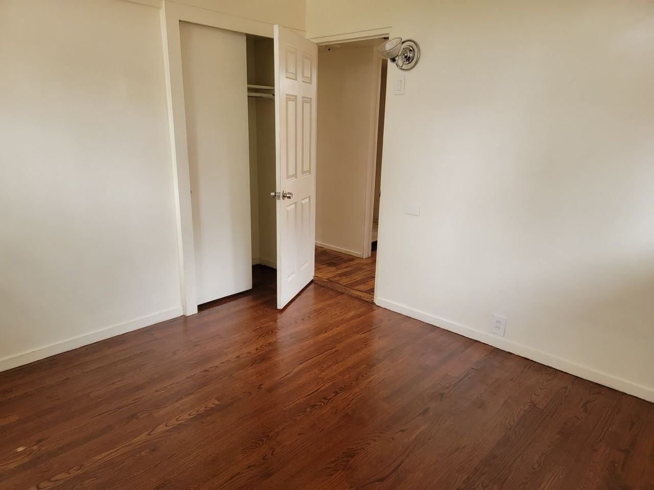 2340 S Newton St - Photo 3 of 10