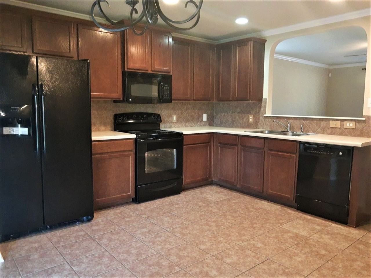 602 Diana Dr - Photo 7 of 19