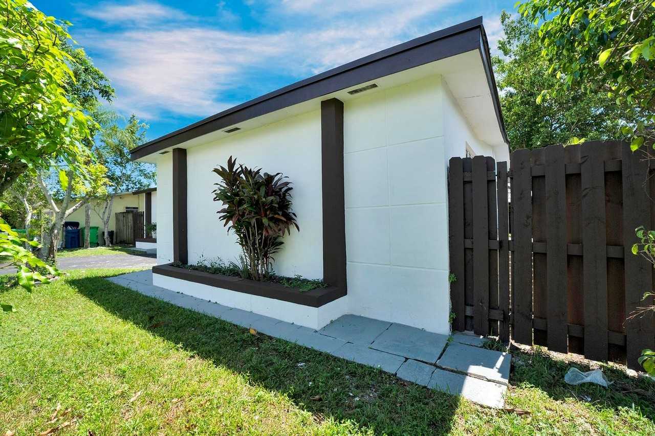 8360 Nw 25th Ct - Photo 3 of 43