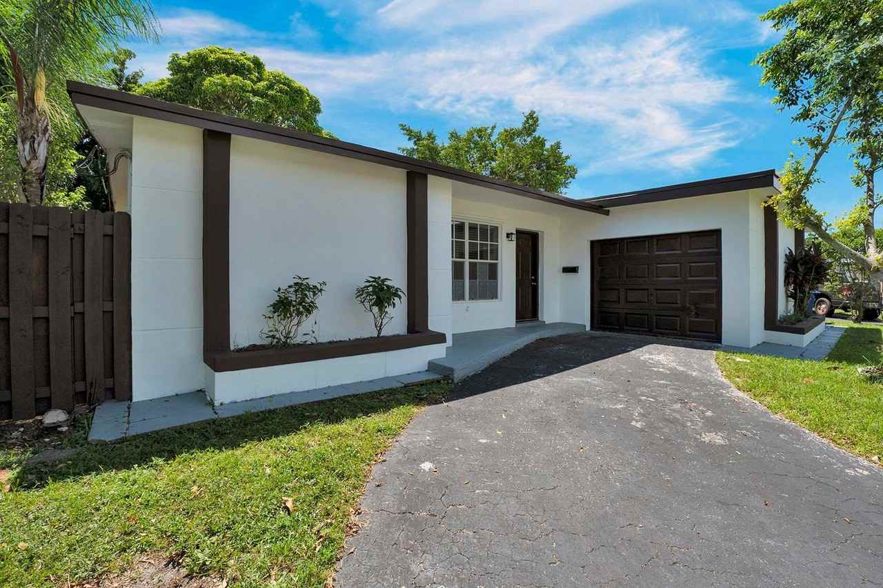 8360 Nw 25th Ct - Photo 4 of 43